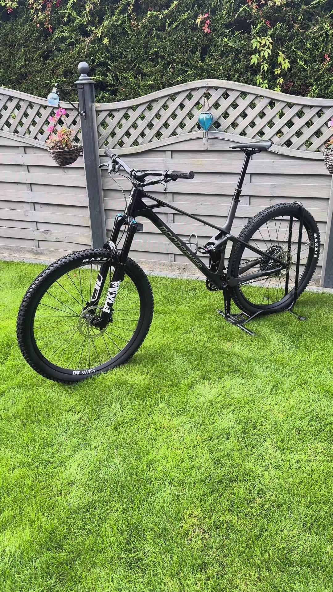 2023 Mondraker Raze Carbon R